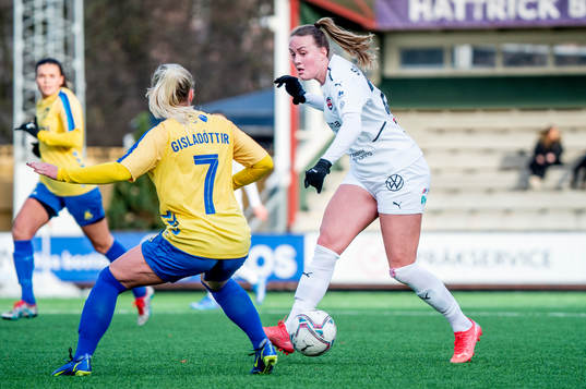 Rosengårds Stefanie Sanders mot Bröndbys Kristin Dis