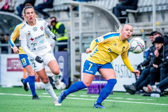 Bröndbys Kristin Dis Arnadottir och Rosengårds Katrine