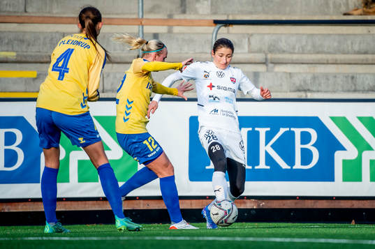 Rosengårds Bianca Schmidt mot Bröndbys Christina Beck