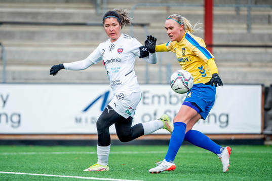 Rosengårds Loreta Kullashi mot Bröndbys Louise Winter