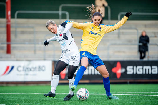 Rosengårds Mia Persson mot Bröndbys Caroline Pleidrup Gram