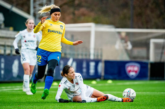 Rosengårds Josefine Lech mot Bröndbys Laura Juul Hansen