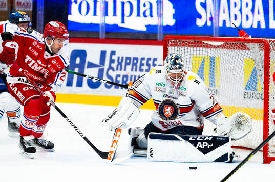 Timrås Joey LaLeggia och Växjös målvakt Adam Åhman