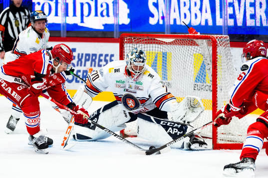 Timrås Joey LaLeggia och Växjös målvakt Adam Åhman