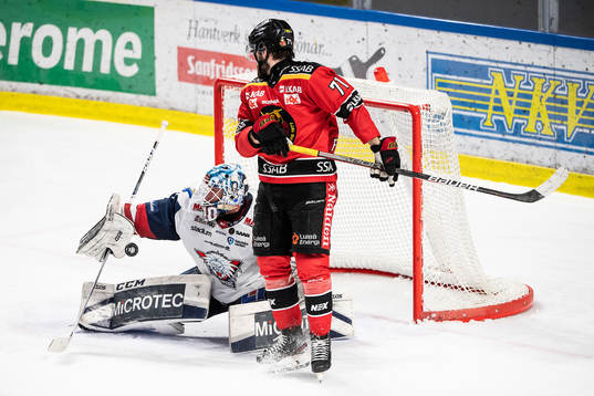 Linköpings målvakt David Rautio och Luleås Linus Fröberg