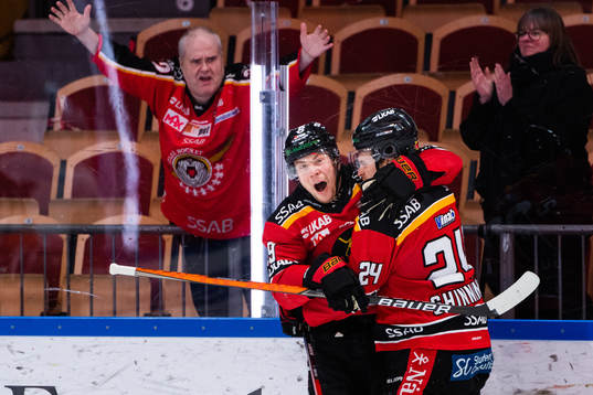 Luleås Erik Gustafsson och Brendan Shinnimin jublar