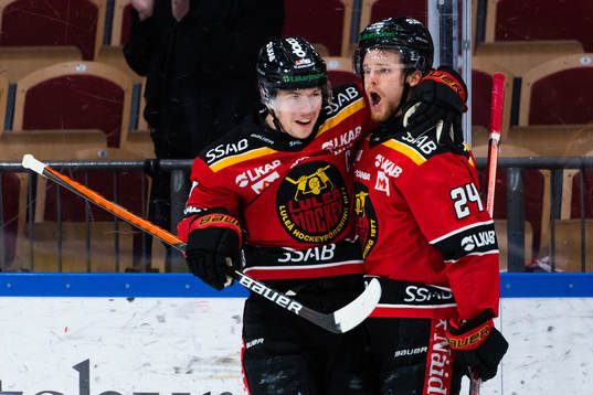 Luleås Erik Gustafsson och Brendan Shinnimin jublar