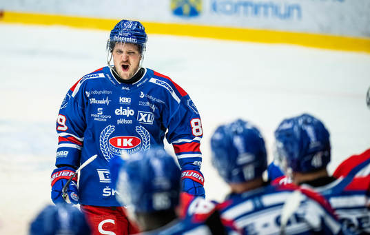 Oskarshamns Patrik Karlqvist jublar