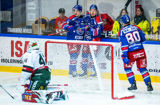 Oskarshamns Patrik Karlqvist jublar med Fredrik Olofsson