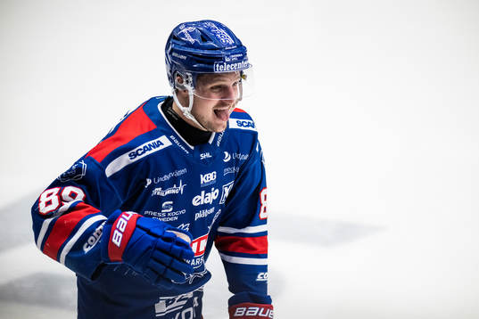 Oskarshamns Patrik Karlkvist jublar