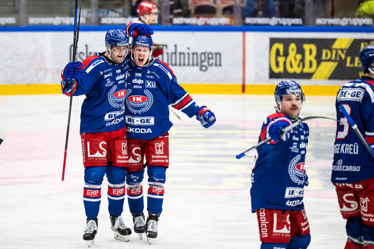 Oskarshamns Kim Rosdahl jublar med Fredrik Olofsson