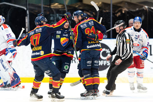 Djurgårdens Dick Axelsson jublar