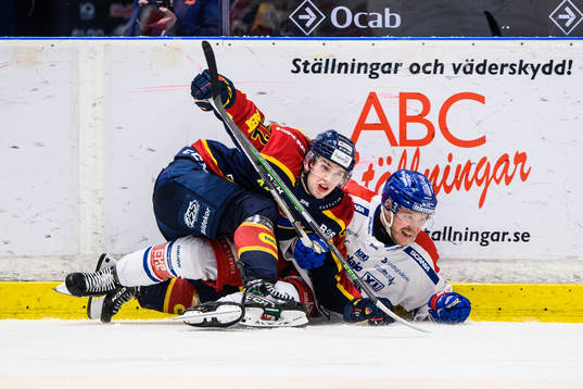 Djurgårdens William Eklund och Oskarshamns Brian Cooper