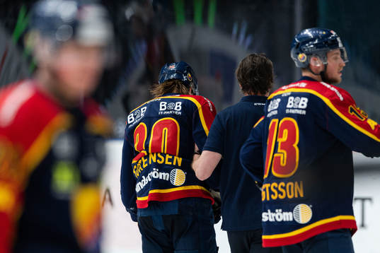 Djurgårdens Marcus Sörensen lämnar isen