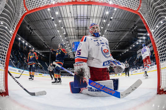 Oskarshamns målvakt Joe Cannata deppar