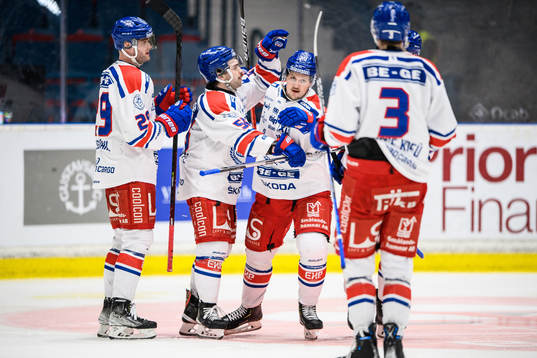 Oskarshamns Patrik Karlkvist jublar