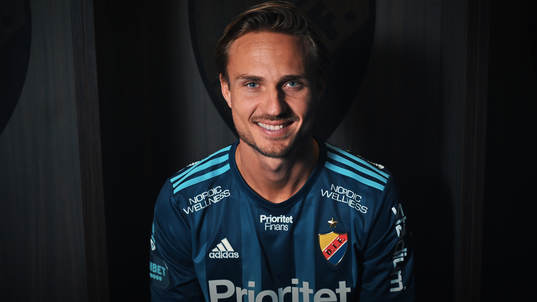 I denna handout-bild från Djurgården Fotboll poserar