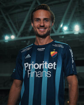 I denna handout-bild från Djurgården Fotboll poserar