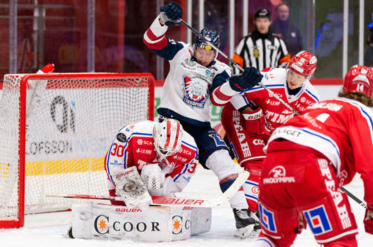 Timrås målvakt Jacob Johansson och Linköpings Vilmos