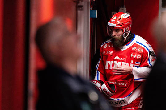Timrås Per Svensson lämnar isen