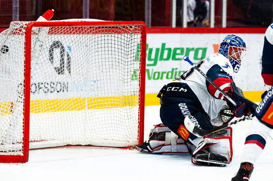 Timrås Viktor Lodin (ej i bild) gör 2-1 bakom Linköpings