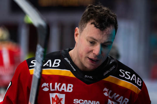 Luleås Erik Gustafsson utan hjälm