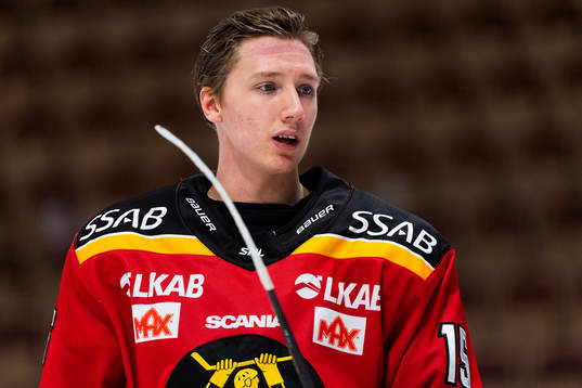 Luleås Carl Mattsson utan hjälm