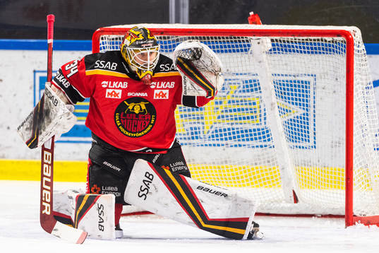 Luleås målvakt Joel Lassinantti släpper in 0-1 från