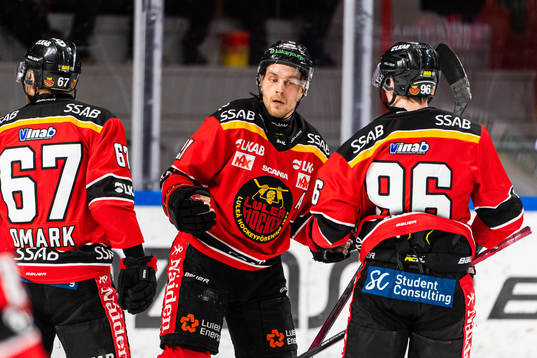 Luleås Juhani Tyrväinen jublar