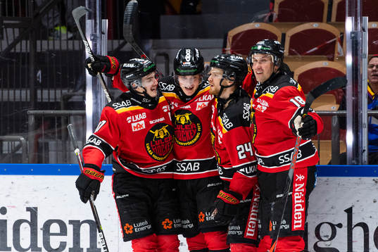 Luleås Julius Honka jublar