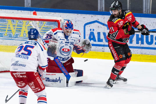 Oskarshamns målvakt Joe Cannata och Luleås Linus Fröberg