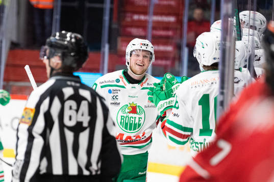 Rögles Oskar Stål Lyrenäs jublar