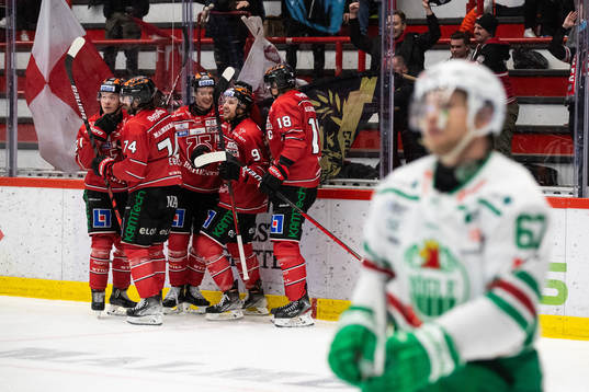Örebros Robin Kovacs jublar