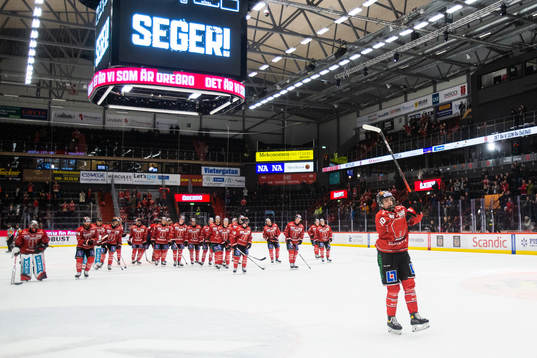 Örebros Leo Carlsson jublar