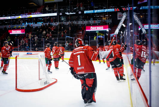 Örebros målvakt Jhonas Enroth jublar