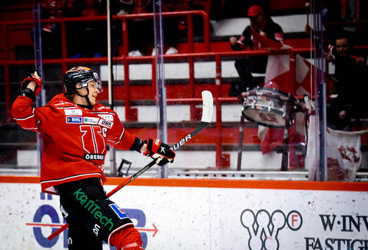 Örebros Rodrigo Abols gör 1-0 och jublar