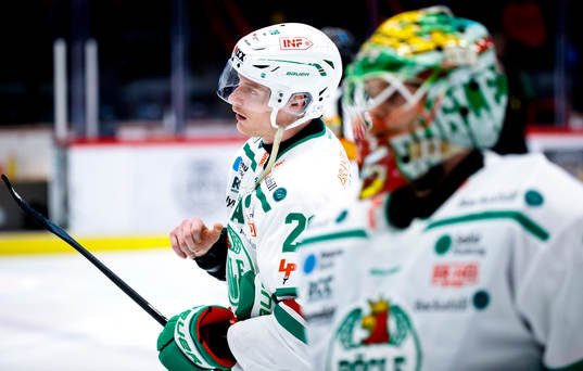 Rögles Anton Bengtsson och målvakt Christoffer Rifalk