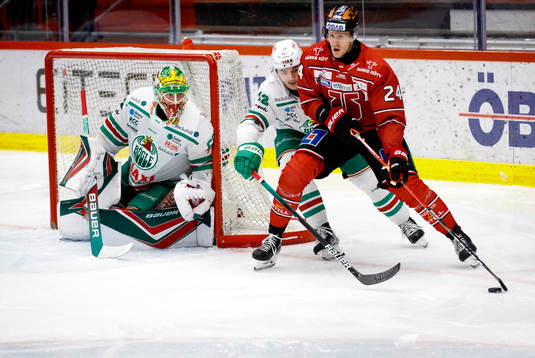 Örebros Jani Lajunen och Rögles målvakt Christoffer