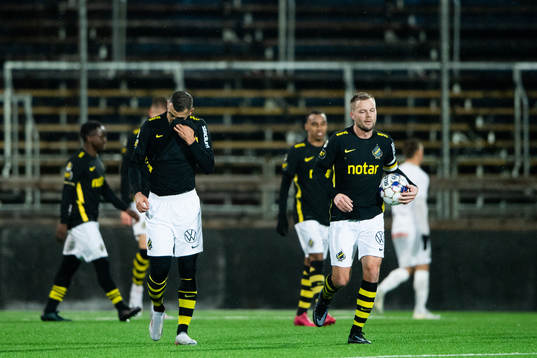 s Nabil Bahoui och Sebastian Larsson deppar