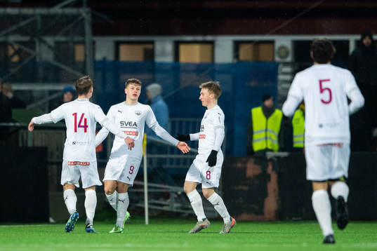 Sollentunas Gustav Lindgren jublar med lagkamrater