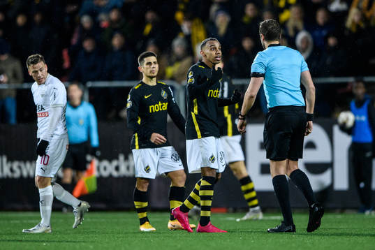 s Bilal Hussein och domare Victor Wolf