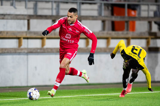 Fredrikstads Riki Tomas Alba och Häckens Yannick Armel