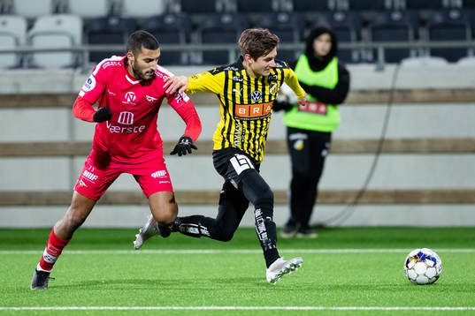 Fredrikstads Ayoub Aleesami och Häckens Leo Bengtsson