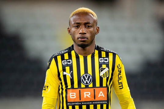 Häckens Benie Traore innan träningsmatchen i fotboll