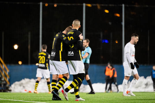 s Sebastian Larsson och Nabil Bahoui deppar