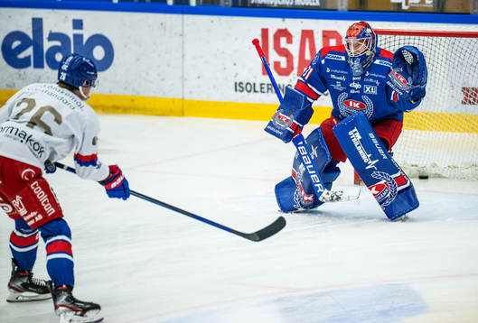 Oskarshamns Lukas Pilö och målvakt Tim Juel