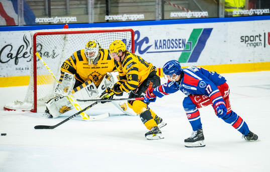 Skellefteås målvakt Gustaf Lindvall, Jonathan Pudas samt