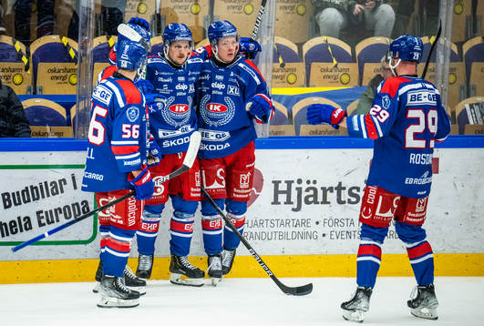 Oskarshamns Patrik Karlqvist jublar med lagkamrater