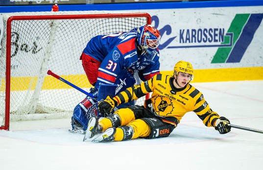 Oskarshamns målvakt Tim Juel och Skellefteås Linus