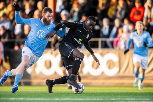 Malmö FFs Jo Inge Berget och Jammerbugt FCs Moussa Kamara